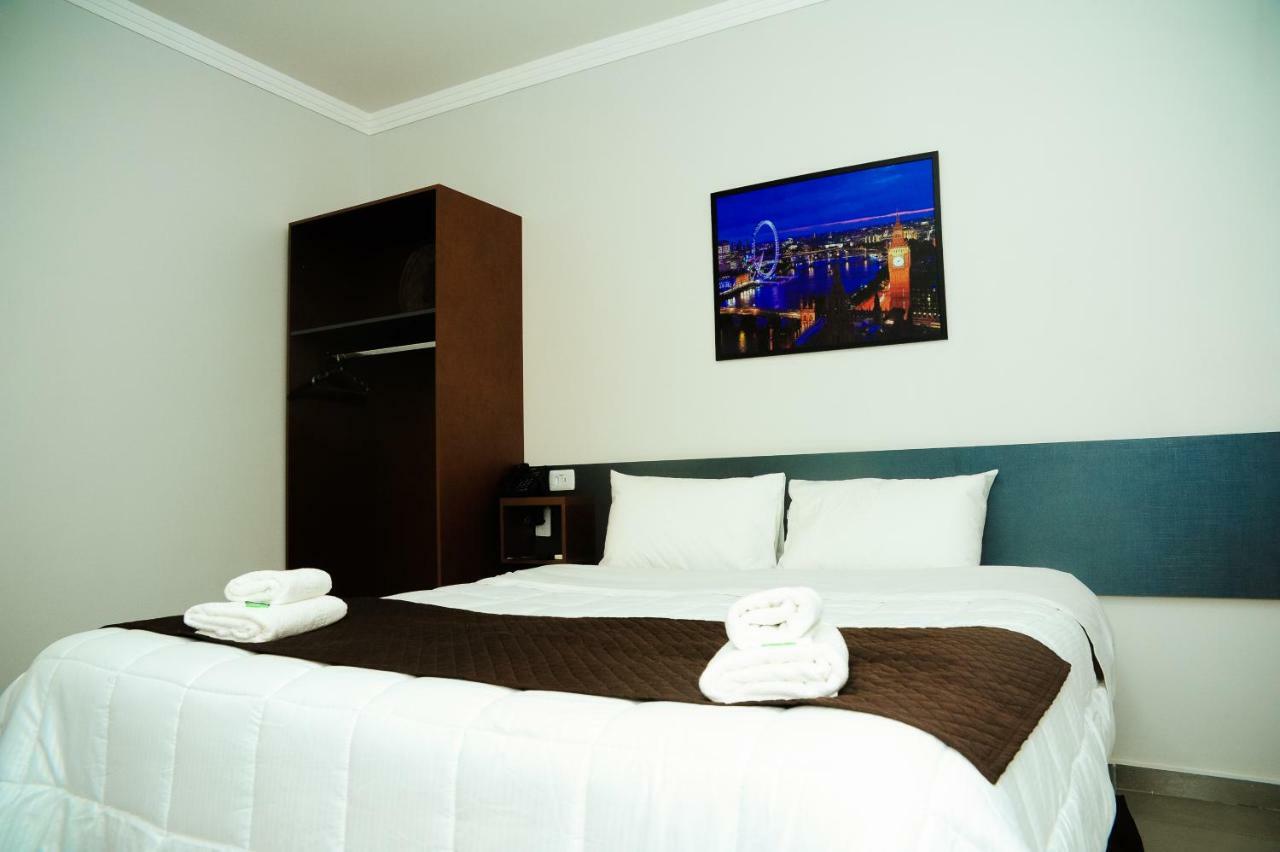 London Executive Hotel Cafelandia  Bagian luar foto